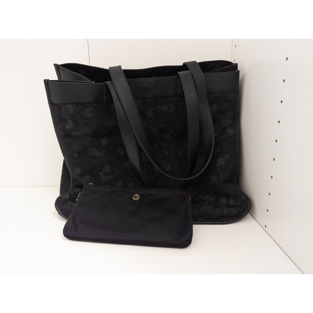 Lululemon now and always tote large 15L & Lululemon Curved Wristlet
